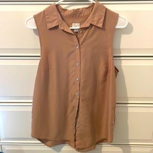 Women’s sleeveless shirt